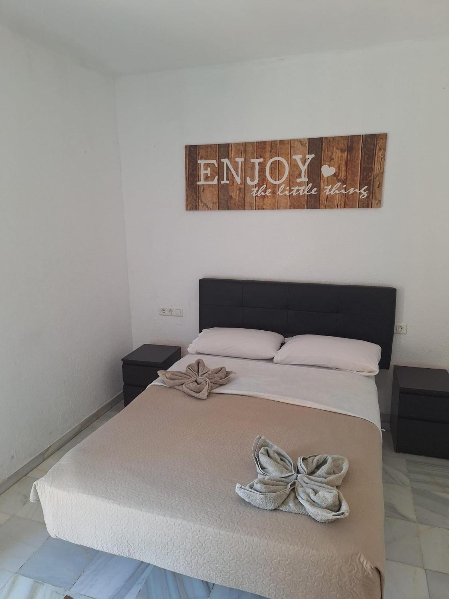 Apartamentos Centro Picasso Малага Экстерьер фото
