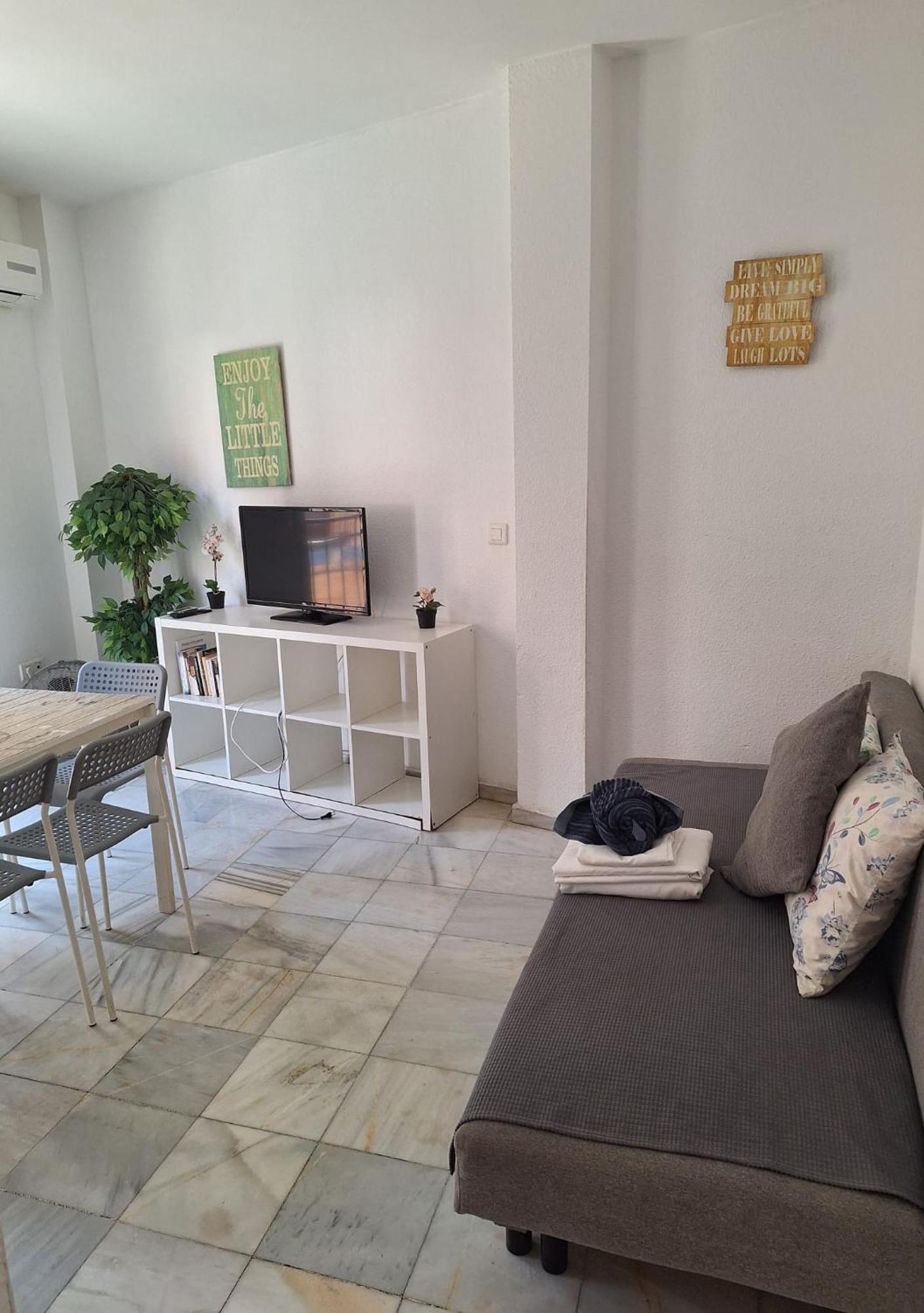 Apartamentos Centro Picasso Малага Экстерьер фото